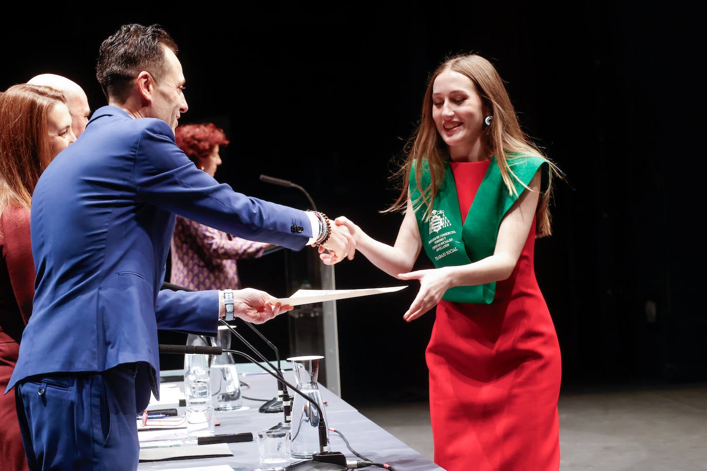 Todas las fotos de la graduación en la Facultad Jovellanos