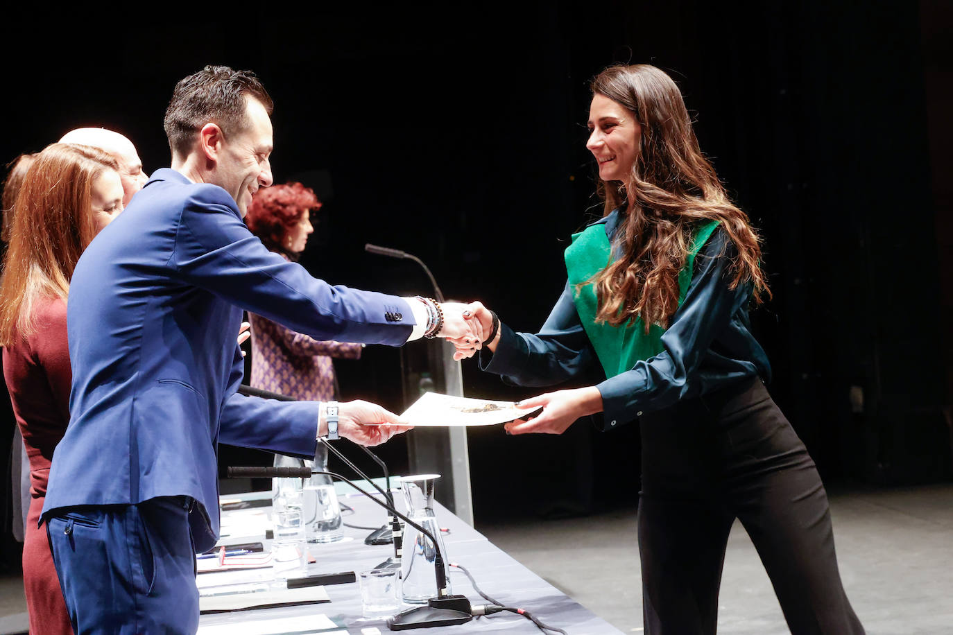 Todas las fotos de la graduación en la Facultad Jovellanos