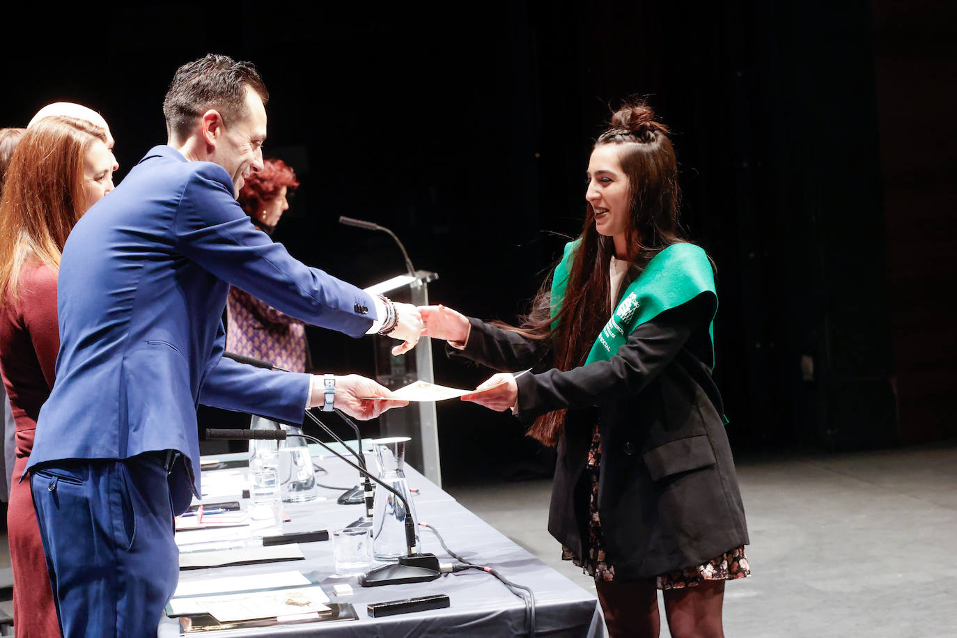 Todas las fotos de la graduación en la Facultad Jovellanos