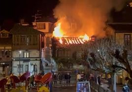 Imagen del incendio en Pola de Lena.