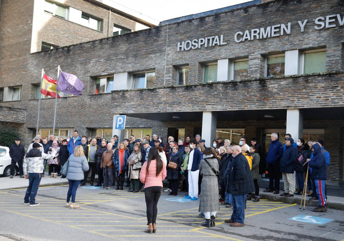 Protesta de pacientes del Hospital Carmen y Severo Ochoa, de Cangas del Narcea.