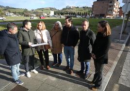 Responsables de Vivienda presentando el proyecto.