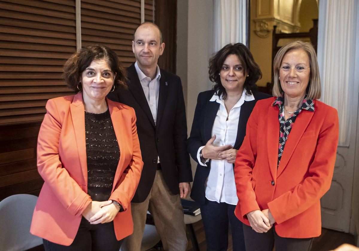 Concepción Saavedra, Pablo García, Beatriz Polledo y Pilar Fernández Pardo