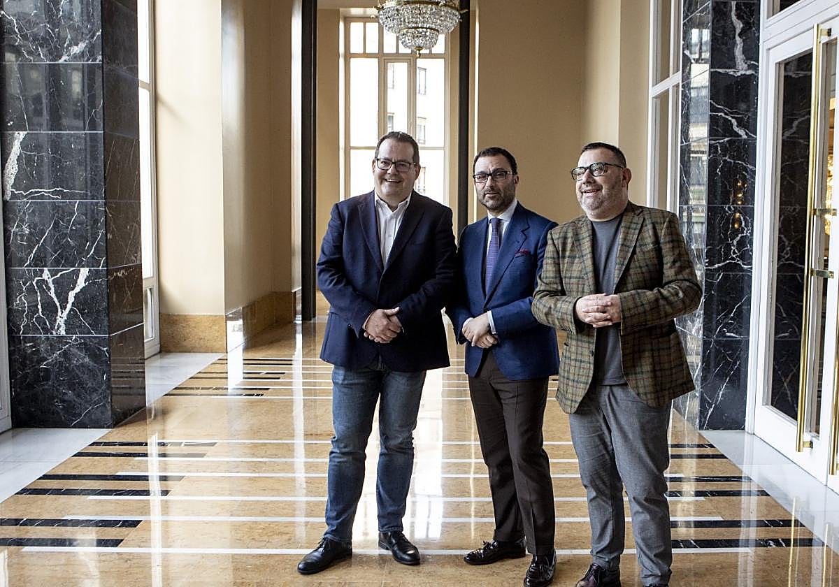 Francisco Lorenzo, director de Centro Nacional de Difusión Musical; David Álvarez, presidente de la Fundación Municipal de Cultura; y Cosme Marina, director artístico del ciclo Primavera Barroca.