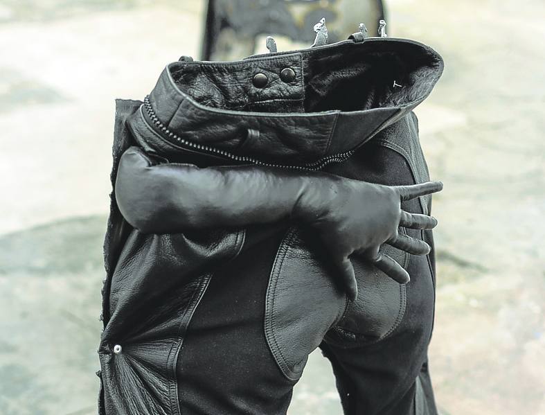 Sahatsa Jáuregui. Dos de las piezas de acero de la artista brasileña para el 'estand' de ATM.