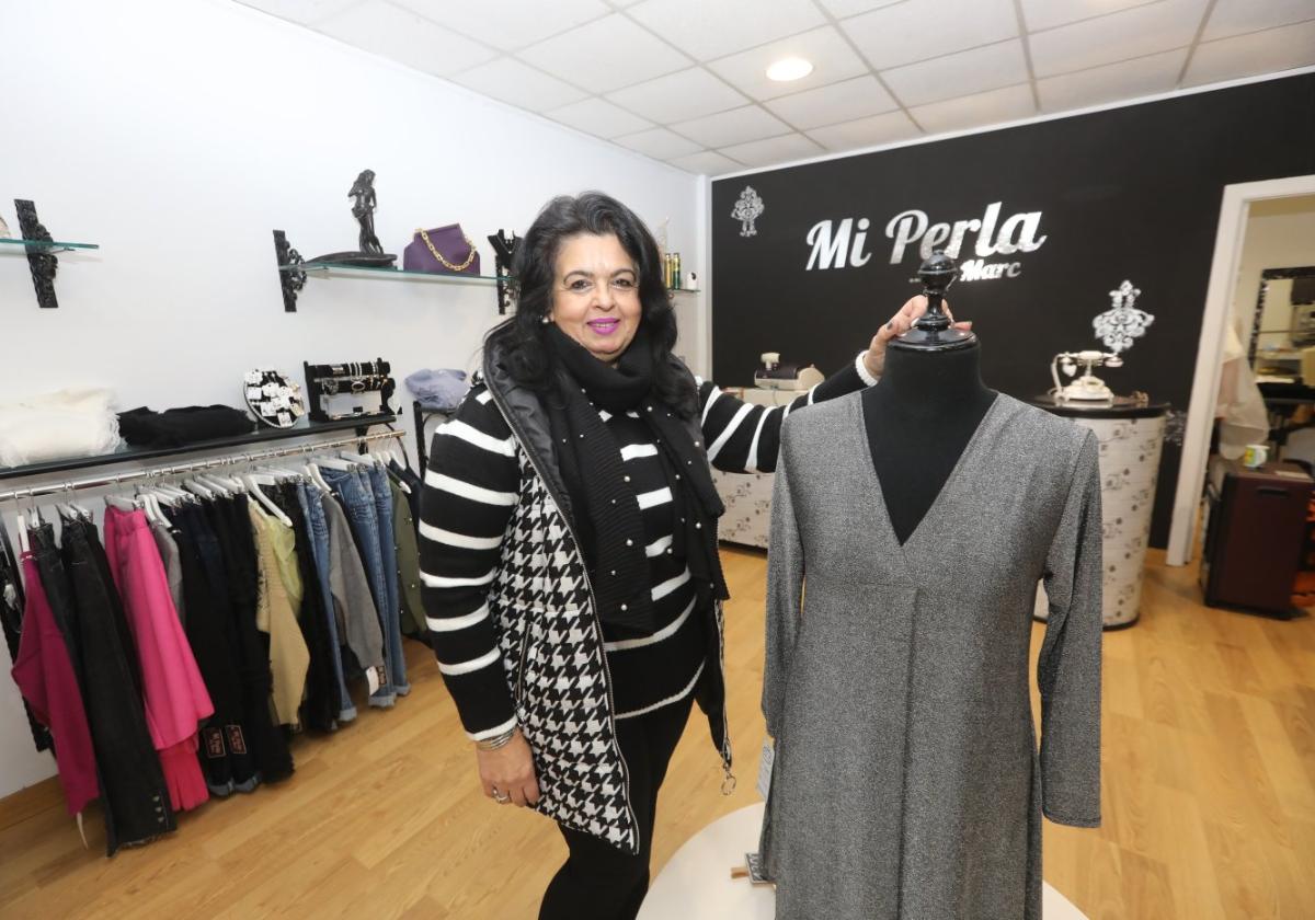 Carmen Arias decidió emprender con una tienda de ropa en Avilés después de toda una vida dedicada a la hostelería.