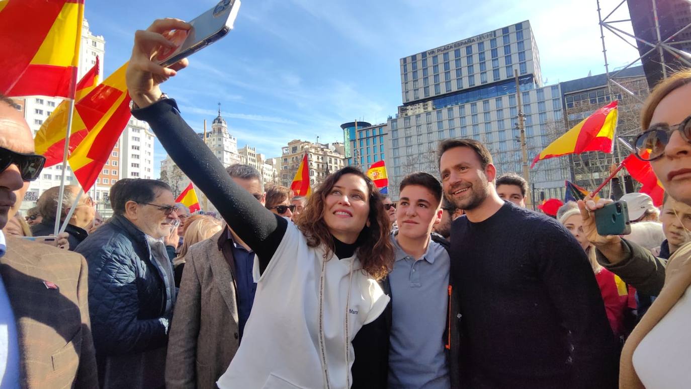 Decenas de asturianos protestan en Madrid contra la ley de amnistía