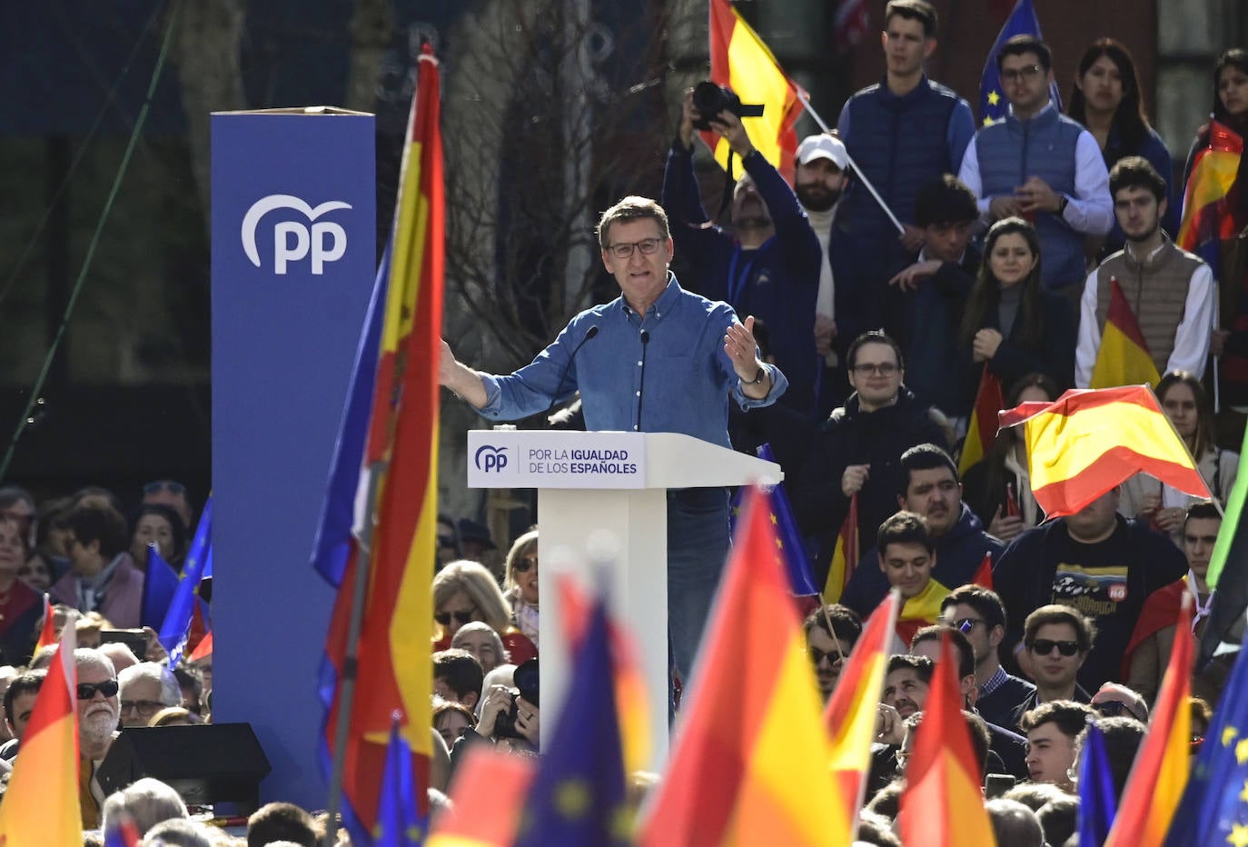 Decenas de asturianos protestan en Madrid contra la ley de amnistía