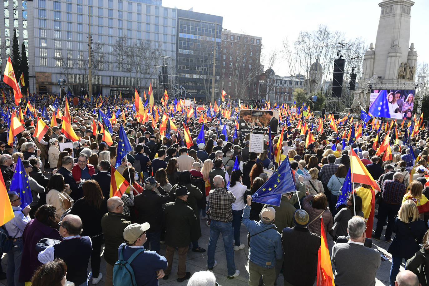 Decenas de asturianos protestan en Madrid contra la ley de amnistía