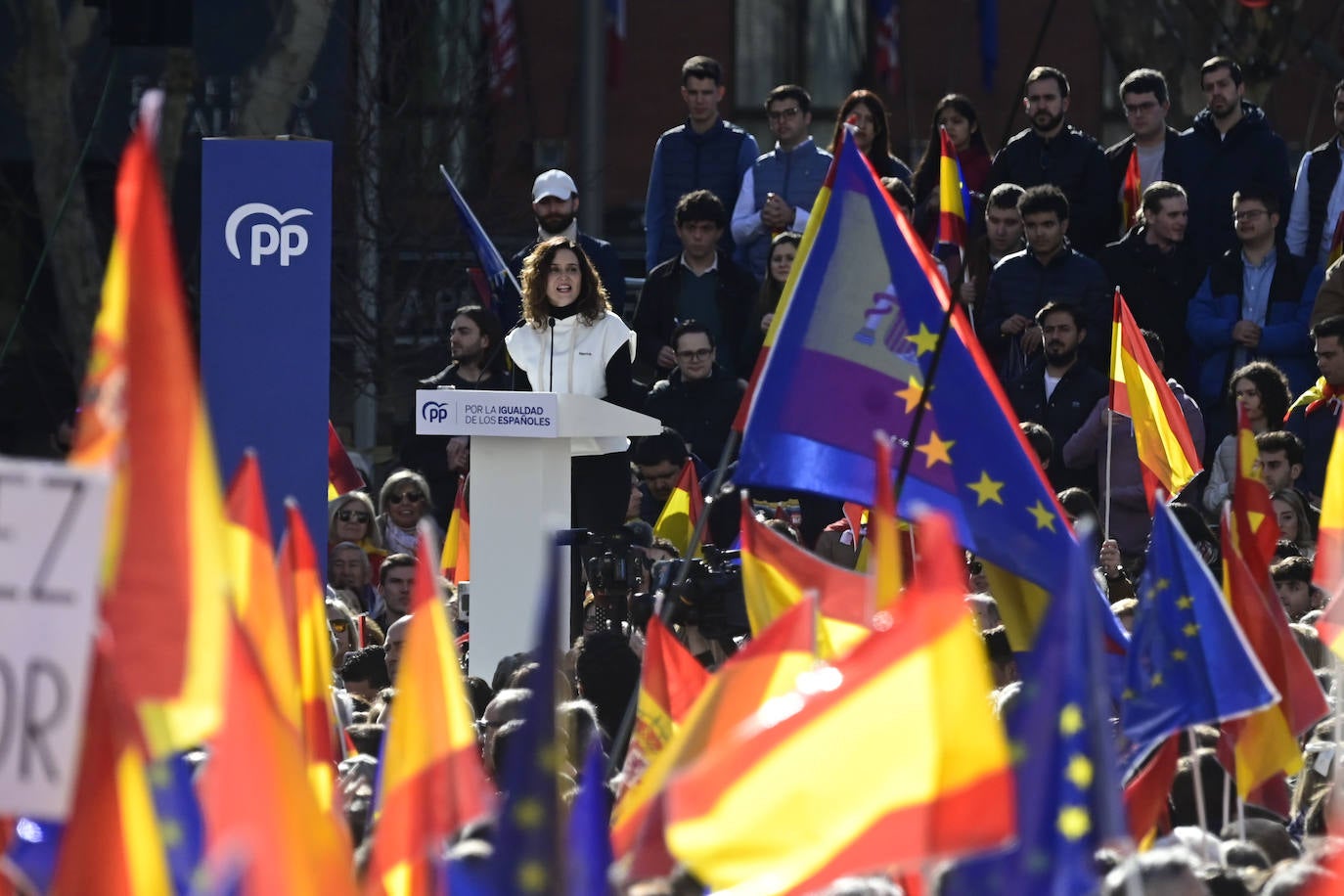 Decenas de asturianos protestan en Madrid contra la ley de amnistía