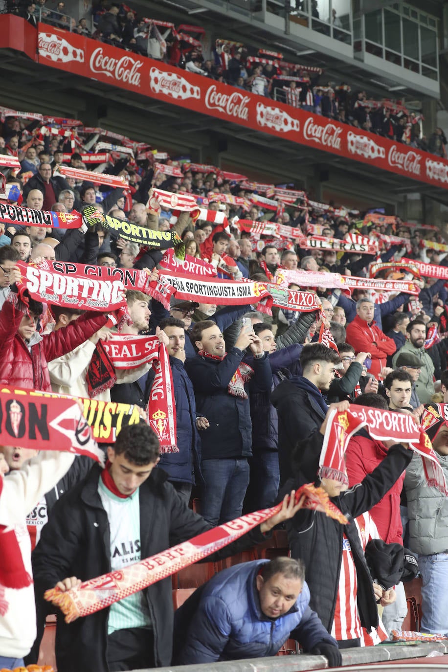 ¿Estuviste en el Sporting - Racing de Ferrol? ¡Búscate en las fotos!