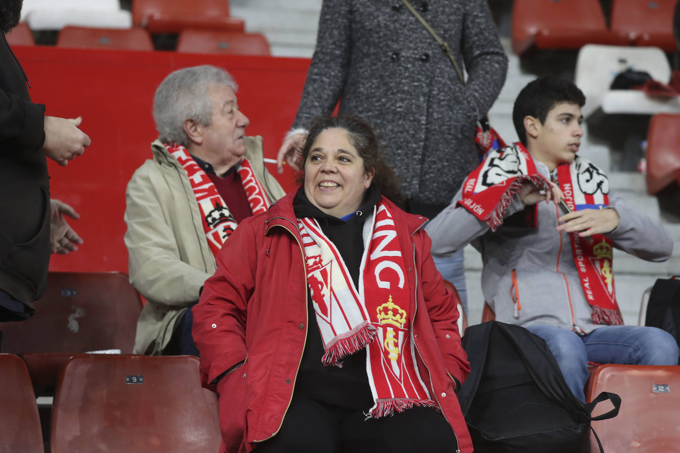 ¿Estuviste en el Sporting - Racing de Ferrol? ¡Búscate en las fotos!