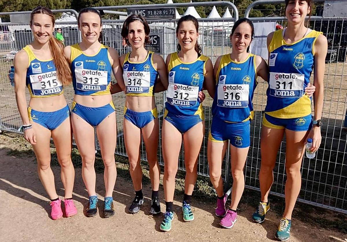 Sara Reimondo, Laura Silverio, Paula González, Isabel Barreiro, María Suárez y Beatriz Álvarez, antes de la prueba.