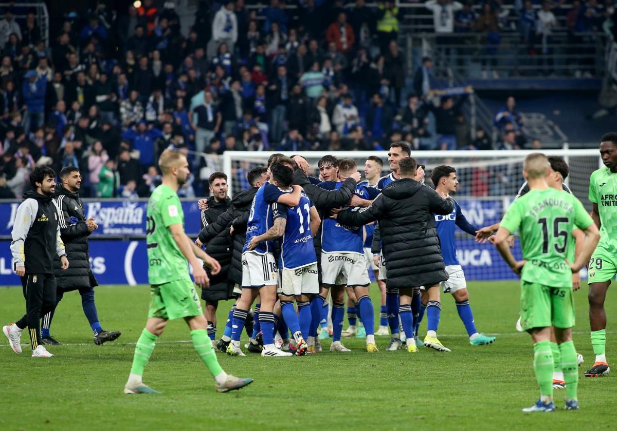 El Real Oviedo rasca y encuentra el premio