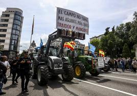 El pasado mes de mayo los agricultores y ganaderos llegaron a colapsar el centro de Oviedo.