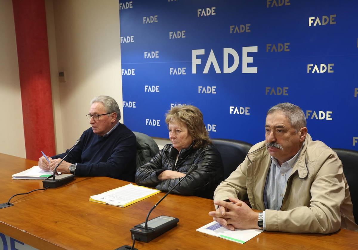 Los representantes de los sindicatos agrarios Asaja, COAG y UCA, Ramón Artime, Mercedes Cruzado y José Ramón García 'Pachón'.