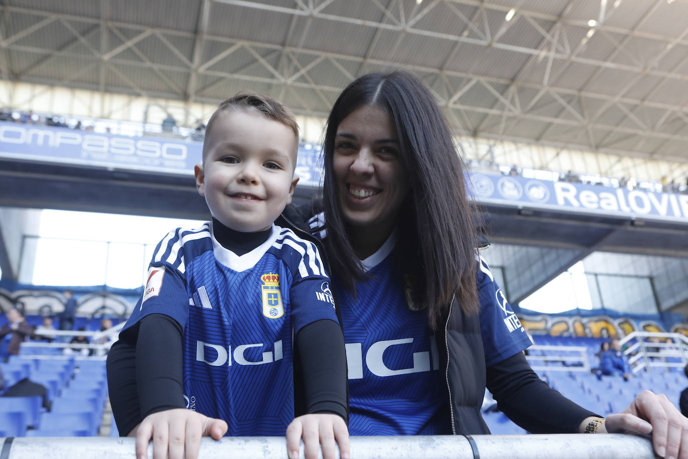 ¿Estuviste viendo el Real Oviedo - Eldense? ¡Búscate en las fotos del Tartiere!