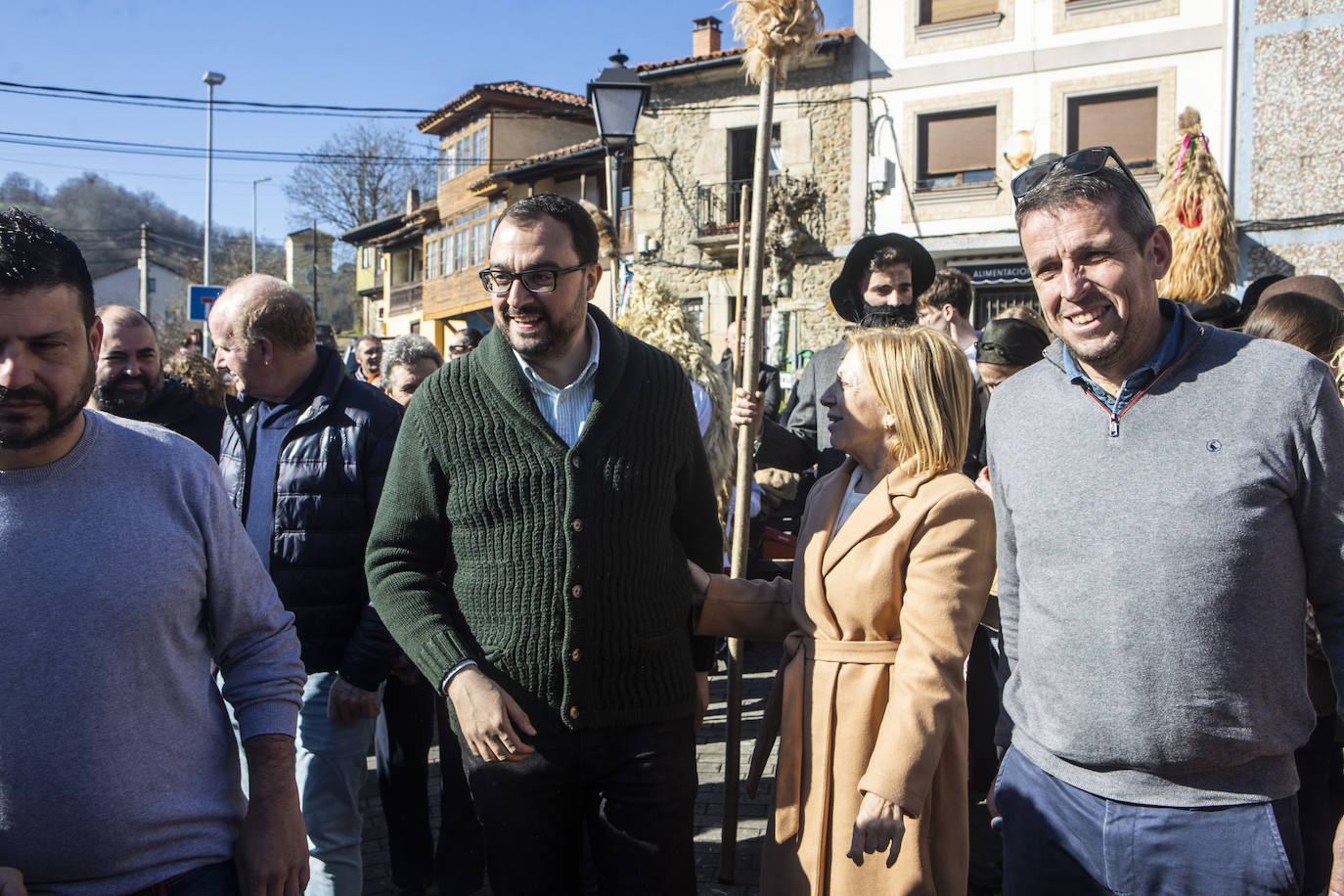 Bimenes disfruta del humor y la ironía con los Sidros y Comedies