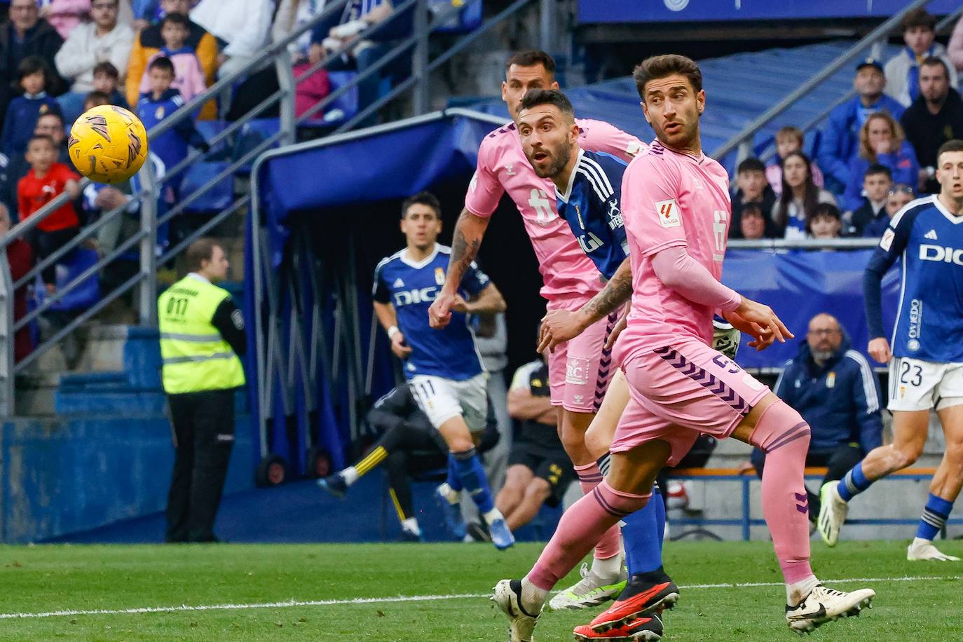 El Real Oviedo - Eldense, en imágenes: así fue el partido