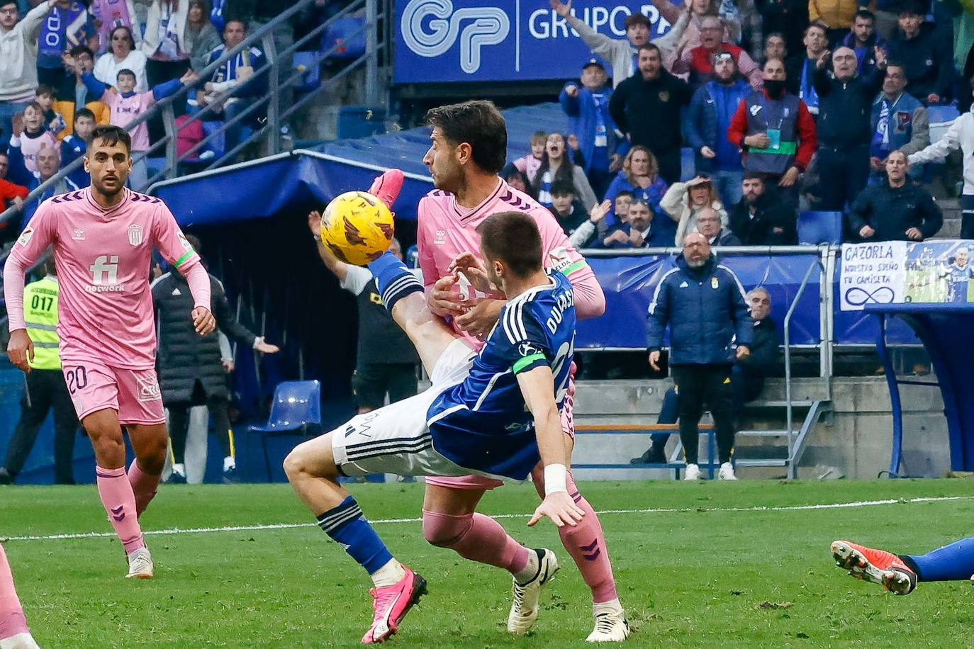 El Real Oviedo - Eldense, en imágenes: así fue el partido