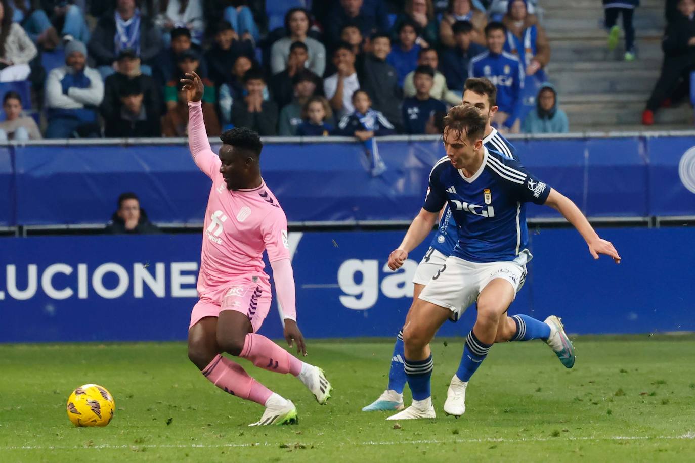 El Real Oviedo - Eldense, en imágenes: así fue el partido