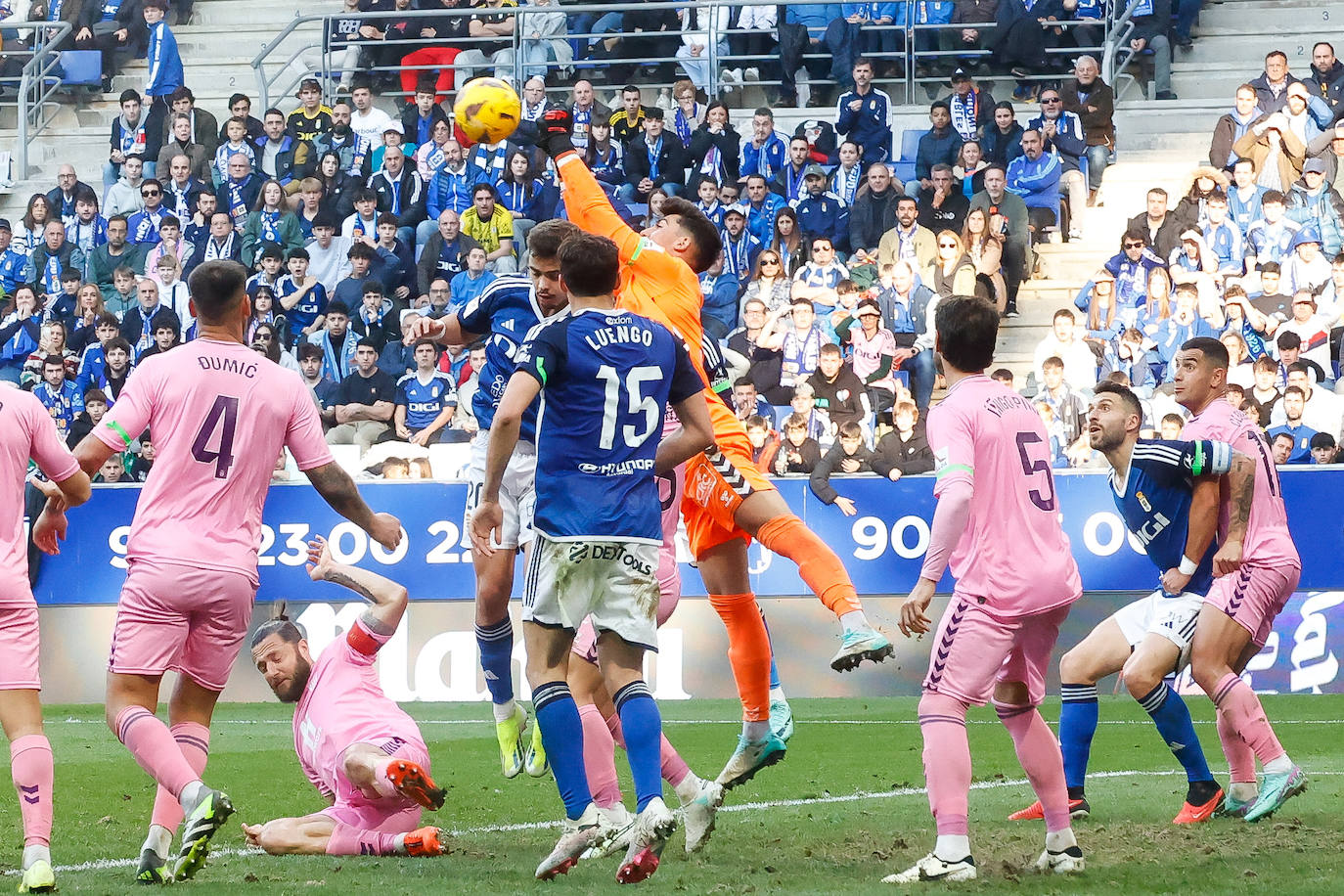 El Real Oviedo - Eldense, en imágenes: así fue el partido