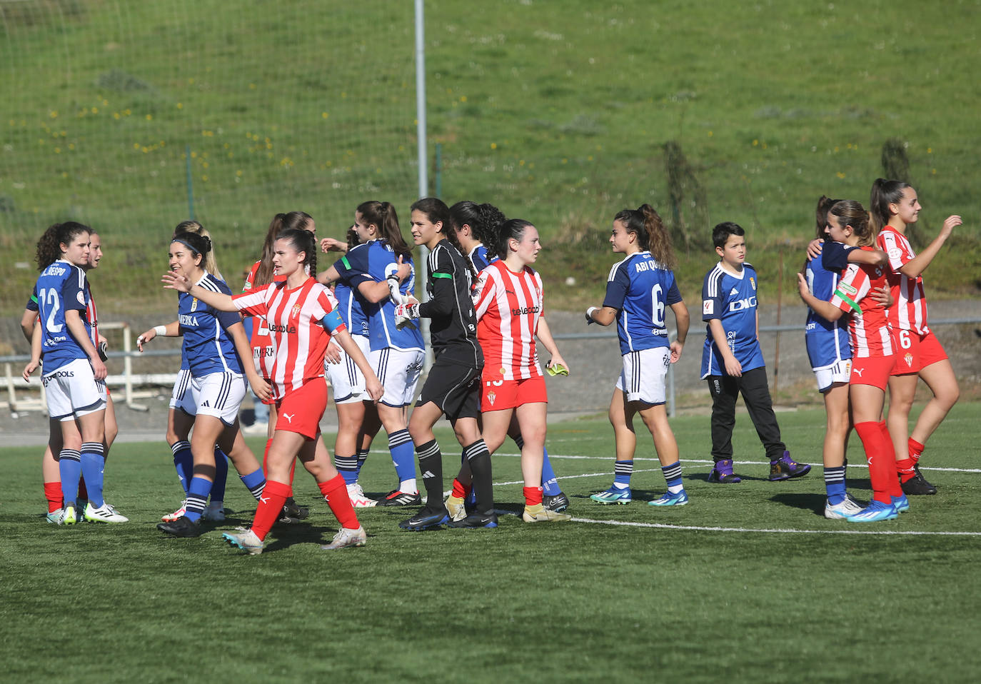 El derbi femenino Real Oviedo - Sporting de Gijón, en imágenes