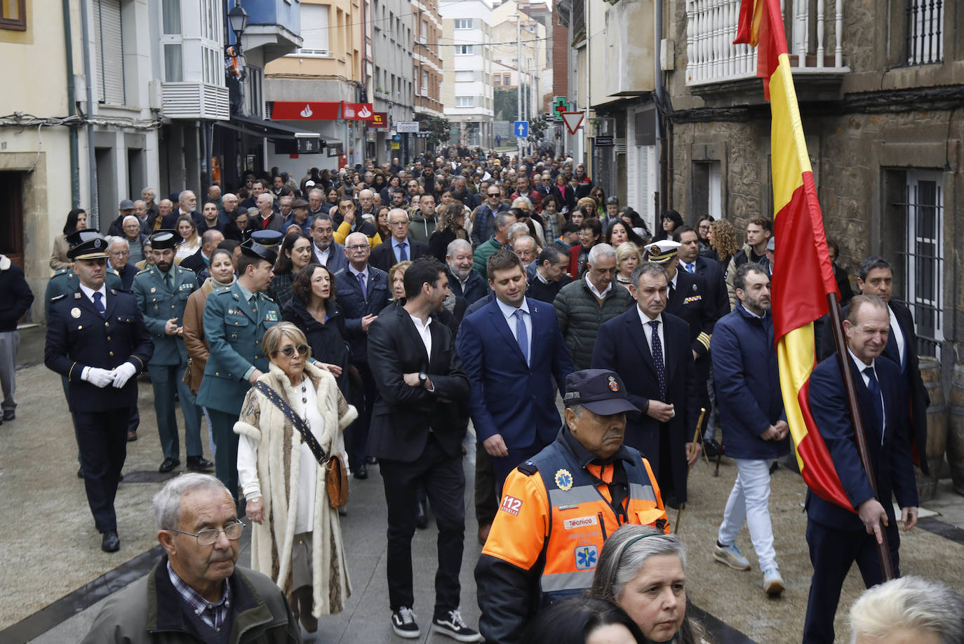 Luanco celebra la procesión del Cristo del Socorro