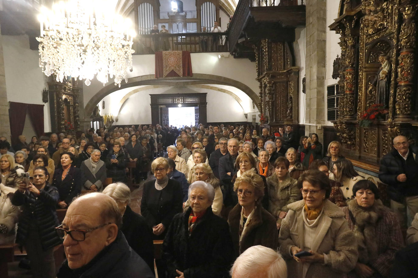 Luanco celebra la procesión del Cristo del Socorro