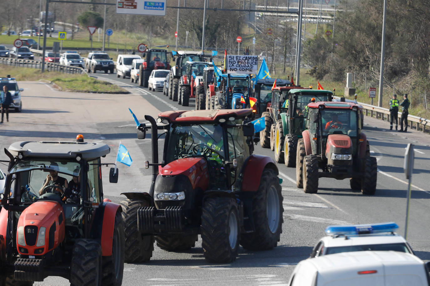 Movilización del campo asturiano: los tractores toman las carreteras