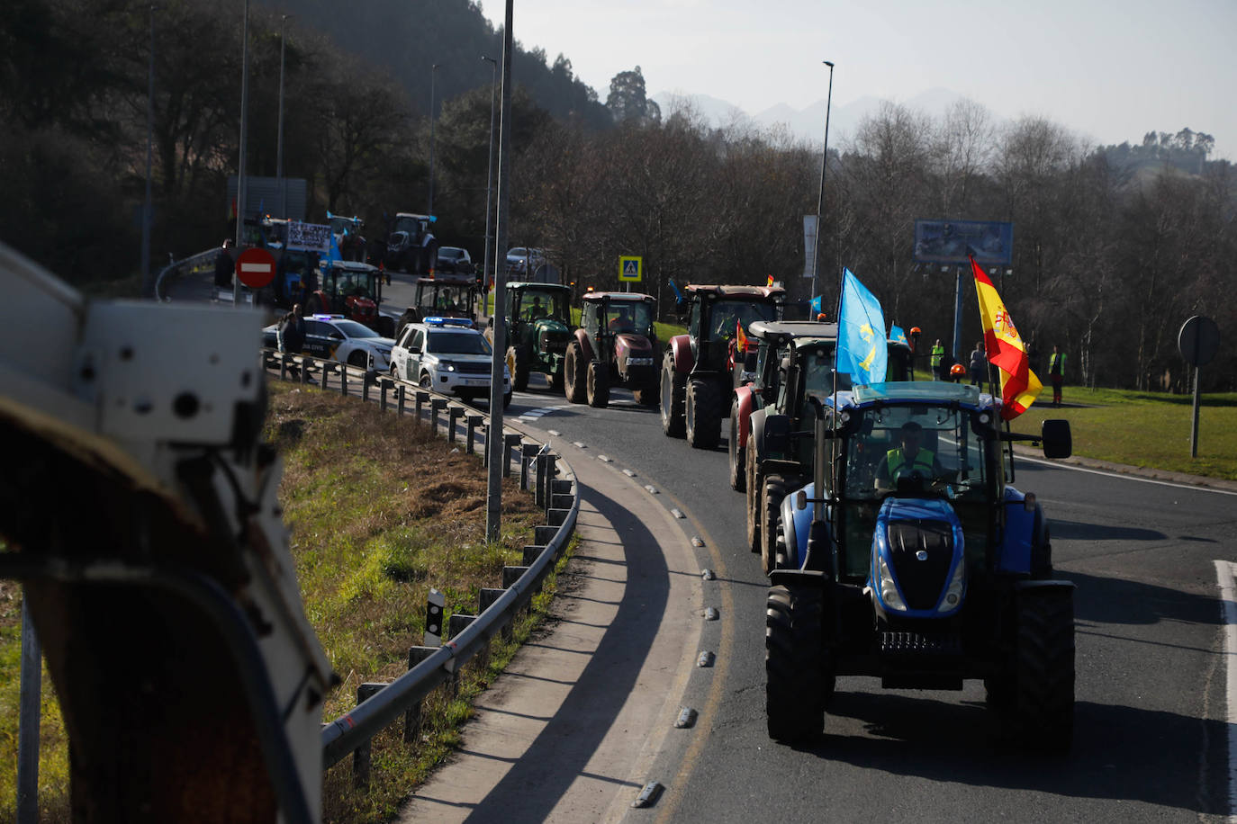 Movilización del campo asturiano: los tractores toman las carreteras