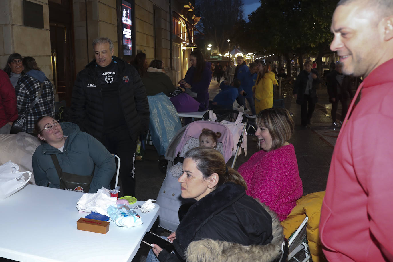 Acampada en Gijón para conseguir las entradas del concurso de charangas