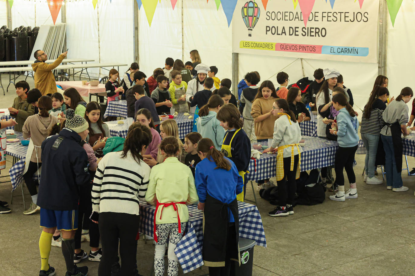 Fiesta de Les Comadres en Pola de Siero