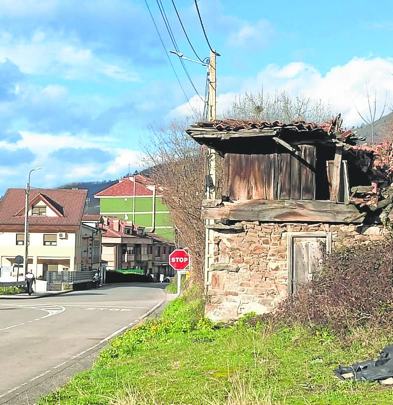 Estado actual del hórreo de Sopedraño en Cabañaquinta, Aller.