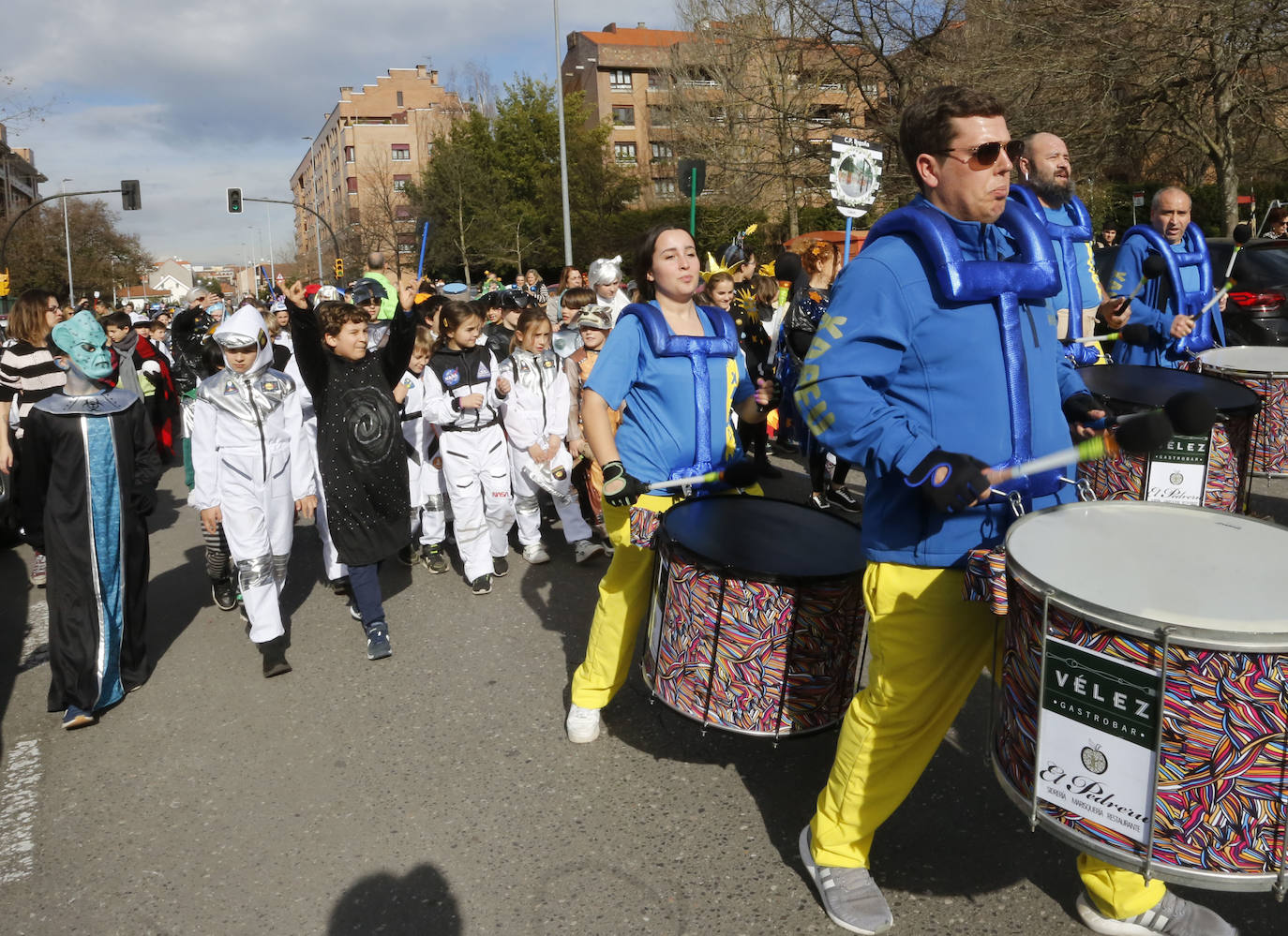 La fantasía del antroxu inunda los colegios de Gijón