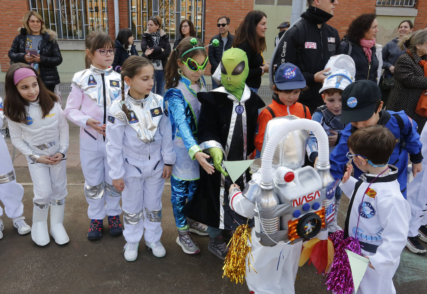 La fantasía del antroxu inunda los colegios de Gijón