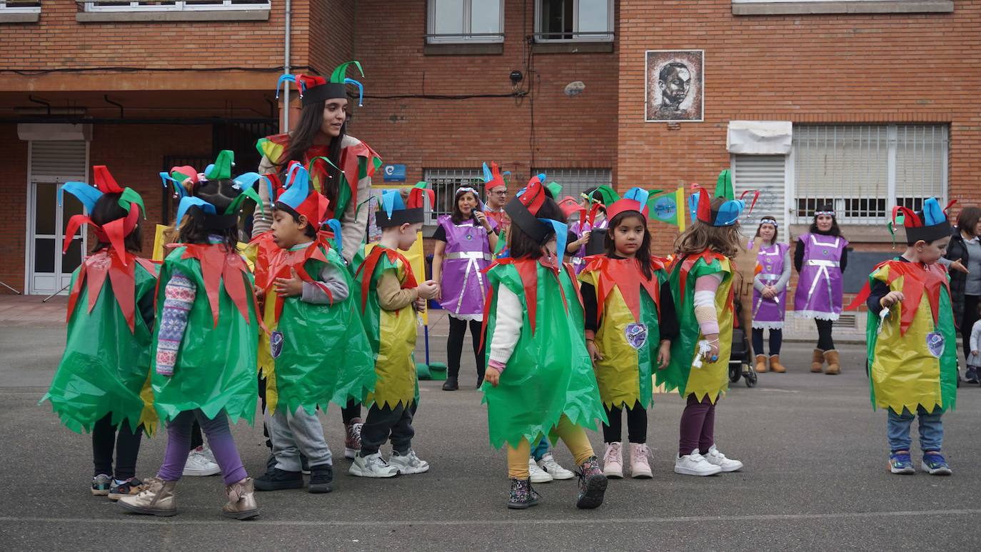 La fantasía del antroxu inunda los colegios de Gijón