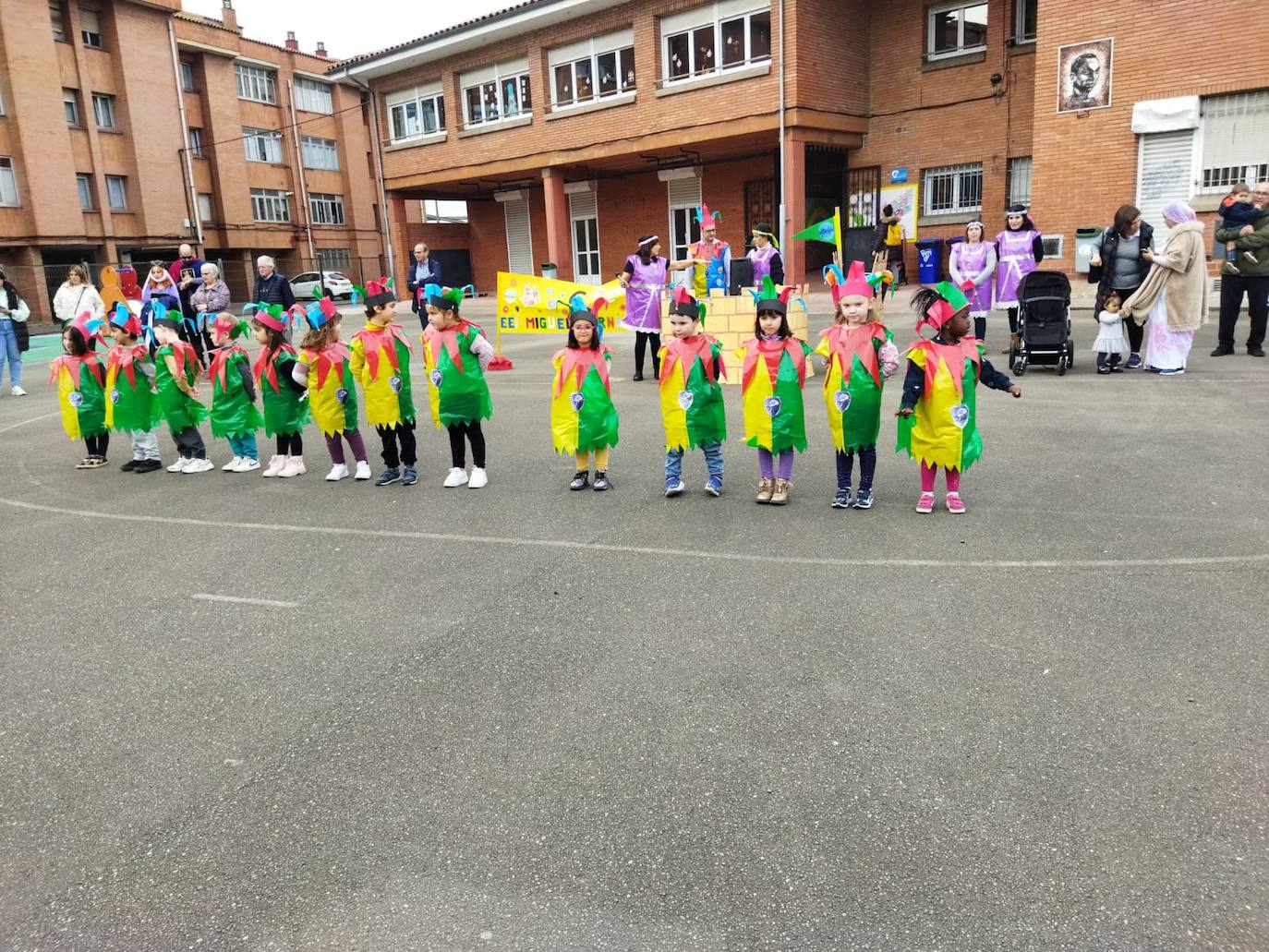 La fantasía del antroxu inunda los colegios de Gijón