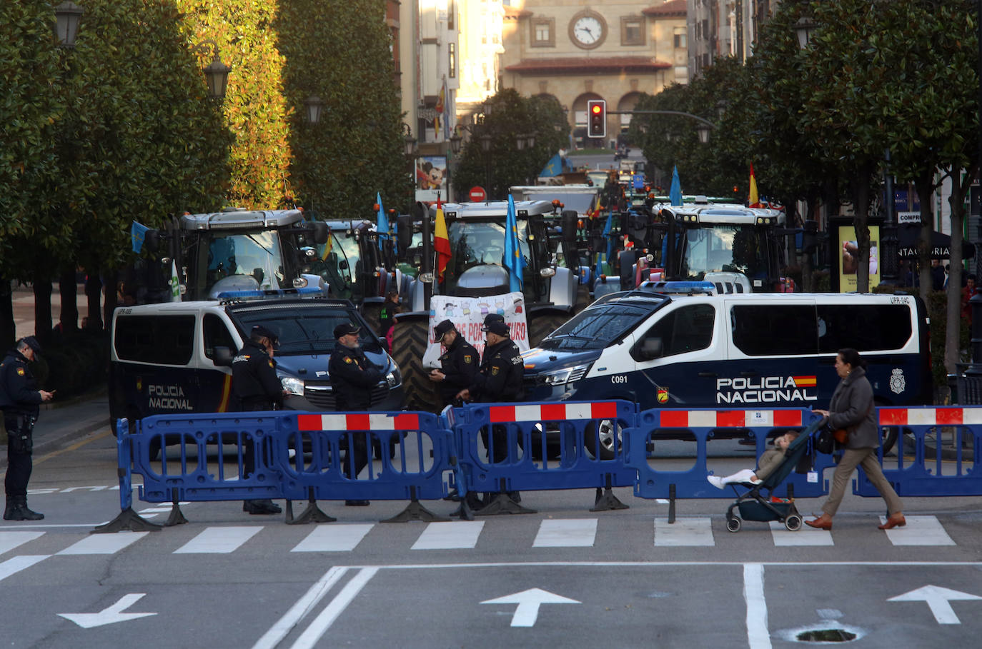 Así ha sido la tractorada en Oviedo de este viernes