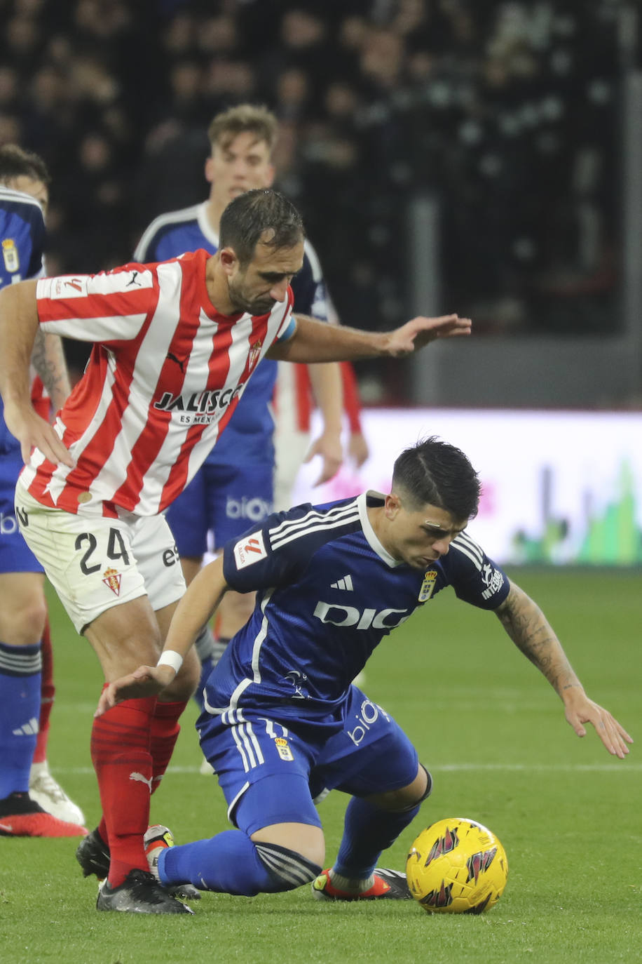 Las mejores imágenes del derbi Sporting - Real Oviedo