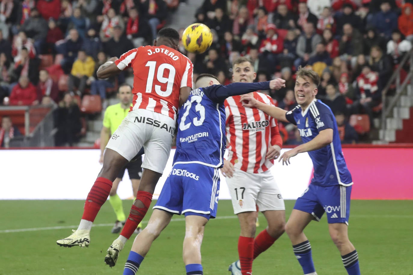 Las mejores imágenes del derbi Sporting - Real Oviedo