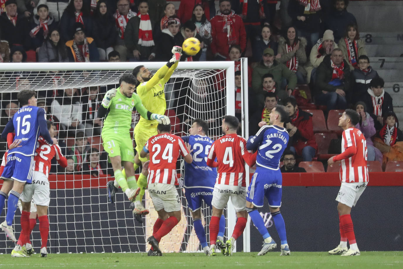 Las mejores imágenes del derbi Sporting - Real Oviedo