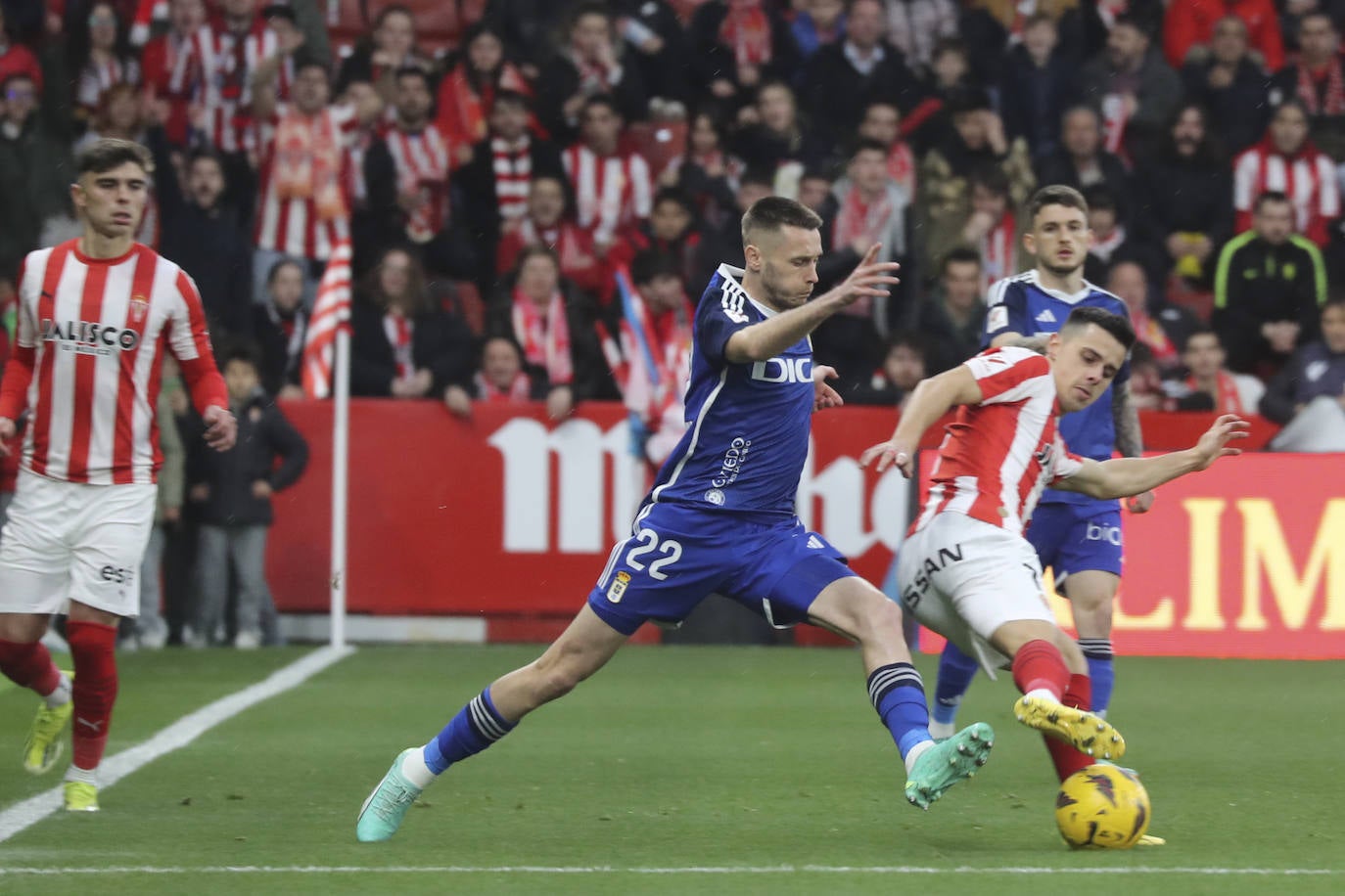 Las mejores imágenes del derbi Sporting - Real Oviedo