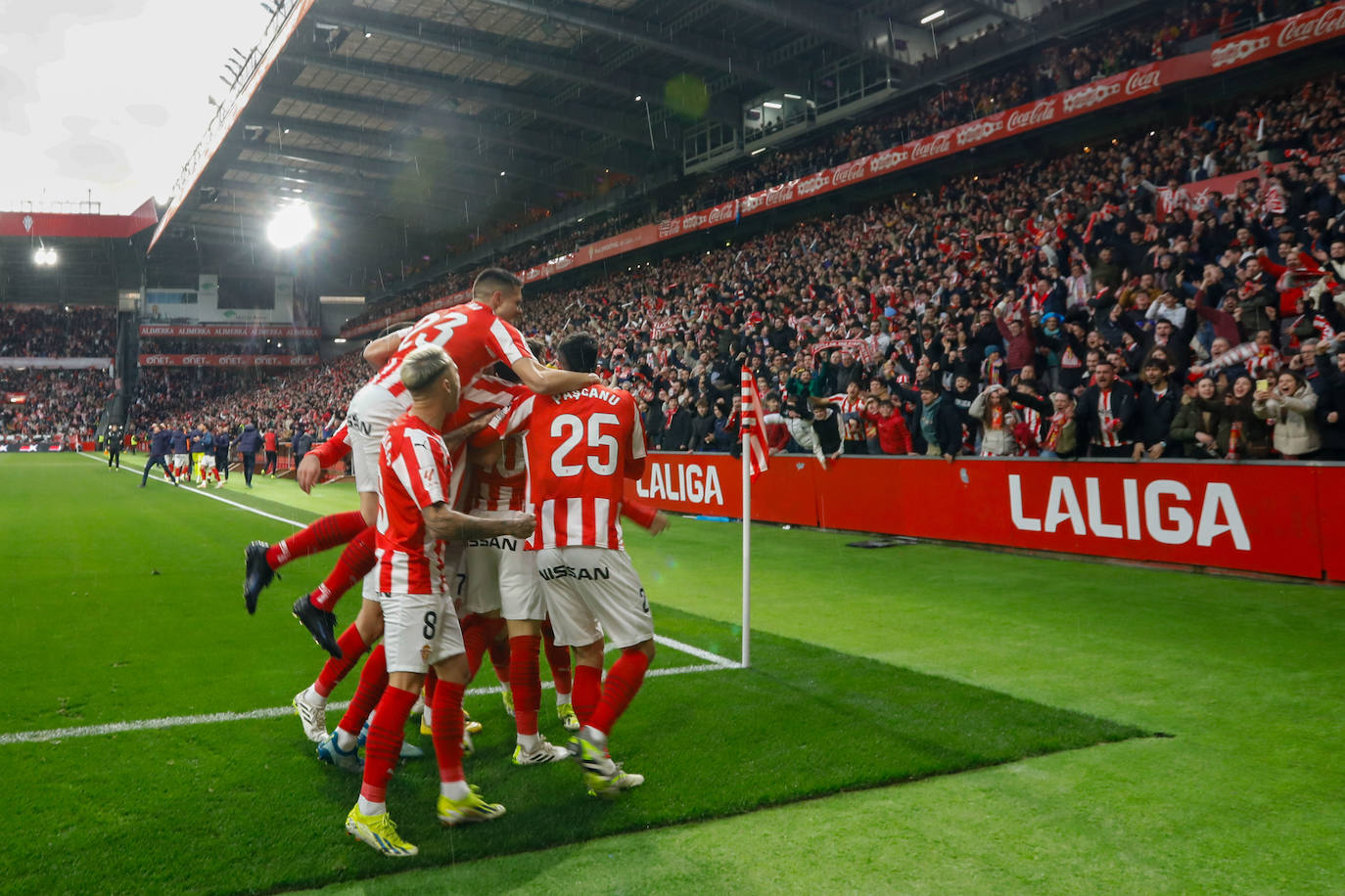 Las mejores imágenes del derbi Sporting - Real Oviedo