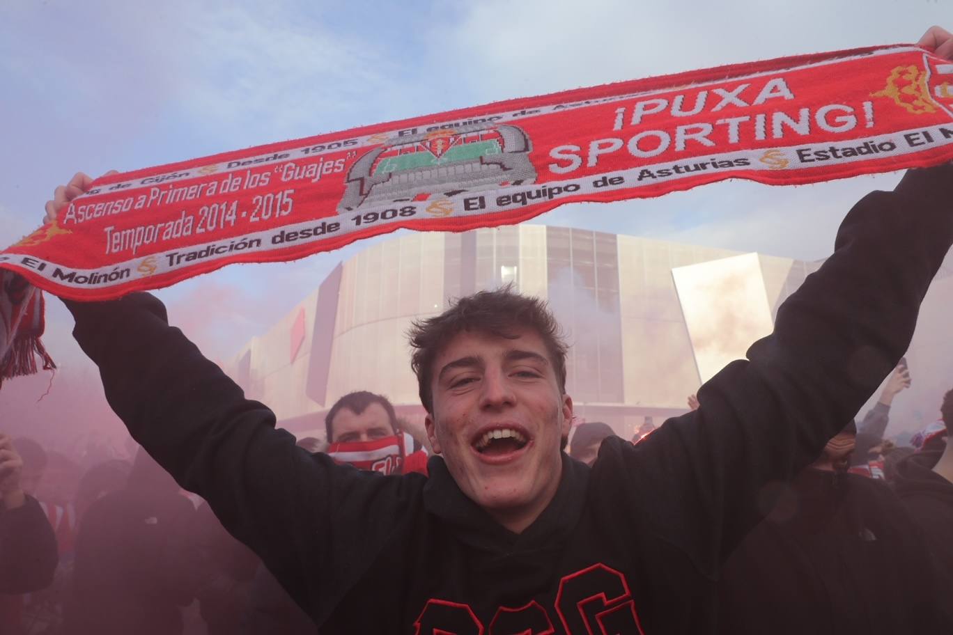 Así fue la llegada del Sporting a El Molinón, en imágenes