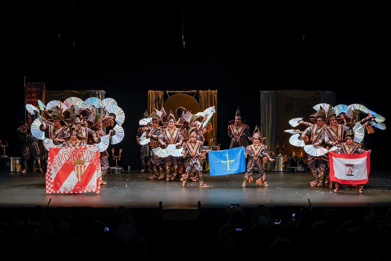 Las charangas llenan el Teatro Jovellanos por segundo día