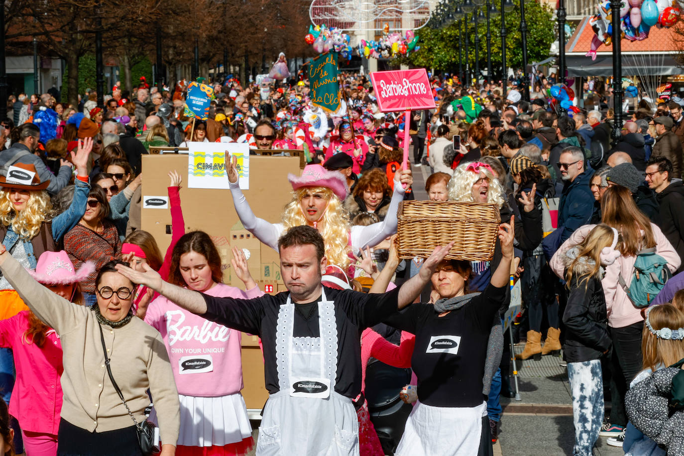 Multitudinario desfile infantil en Gijón: ilusión a todo color en el antroxu de los peques