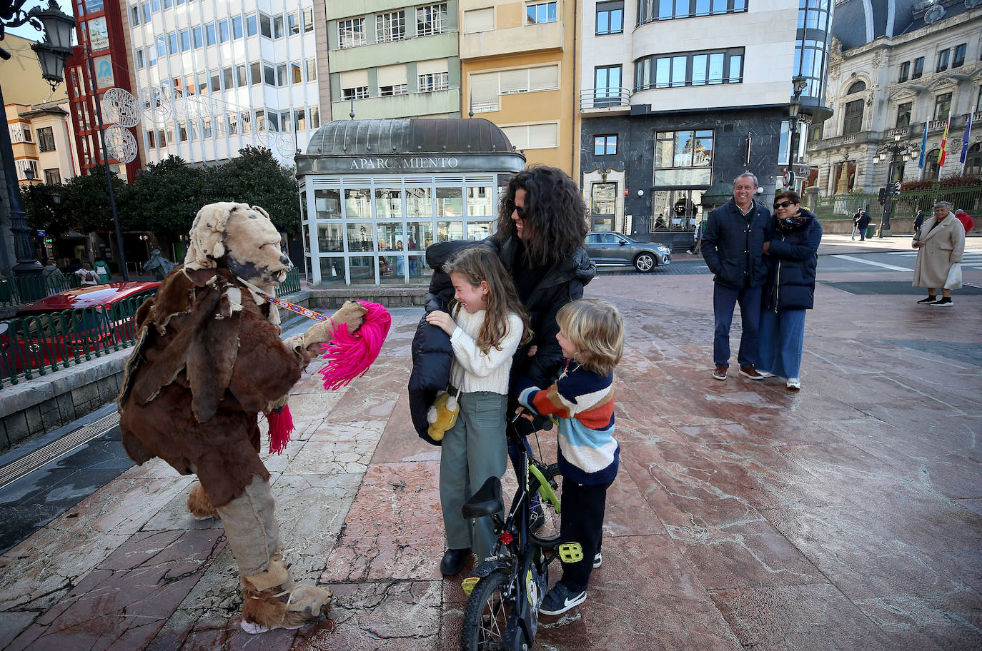 Los Mazcaritos recorren Oviedo por carnaval