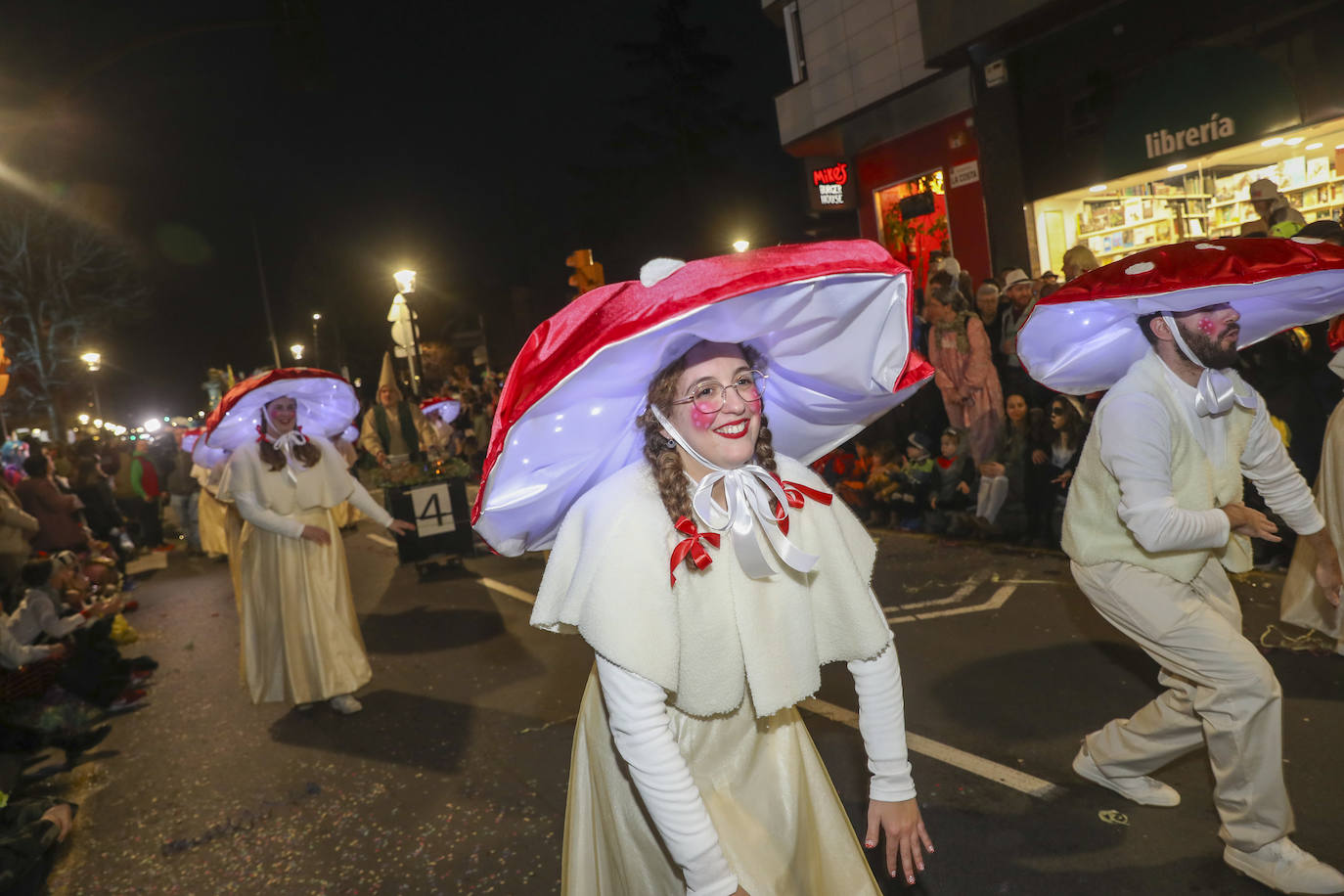 Así fue el desfile de carnaval de Gijón: una multitud y despliegue de originalidad