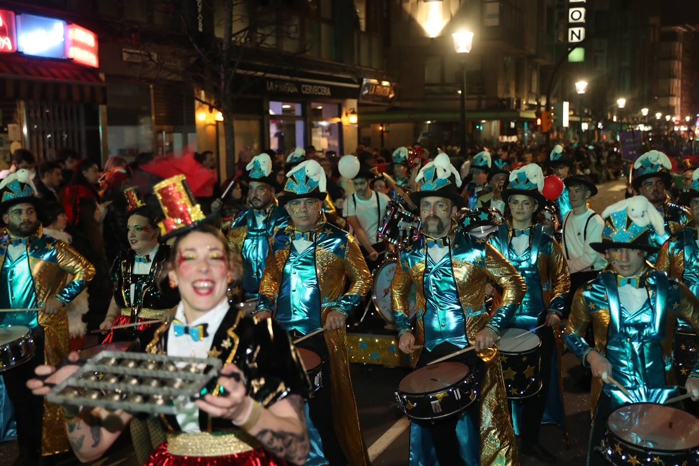 Así fue el desfile de carnaval de Gijón: una multitud y despliegue de originalidad